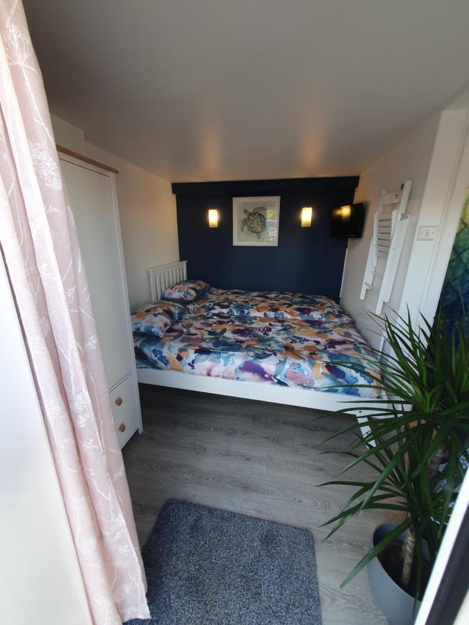 Lovely Private Studio Room With Own Kitchen And Bathroom. Set In The Popular Area Of Shiphay In Torquay And Only A Short Walk From Torbay Hospital Esterno foto