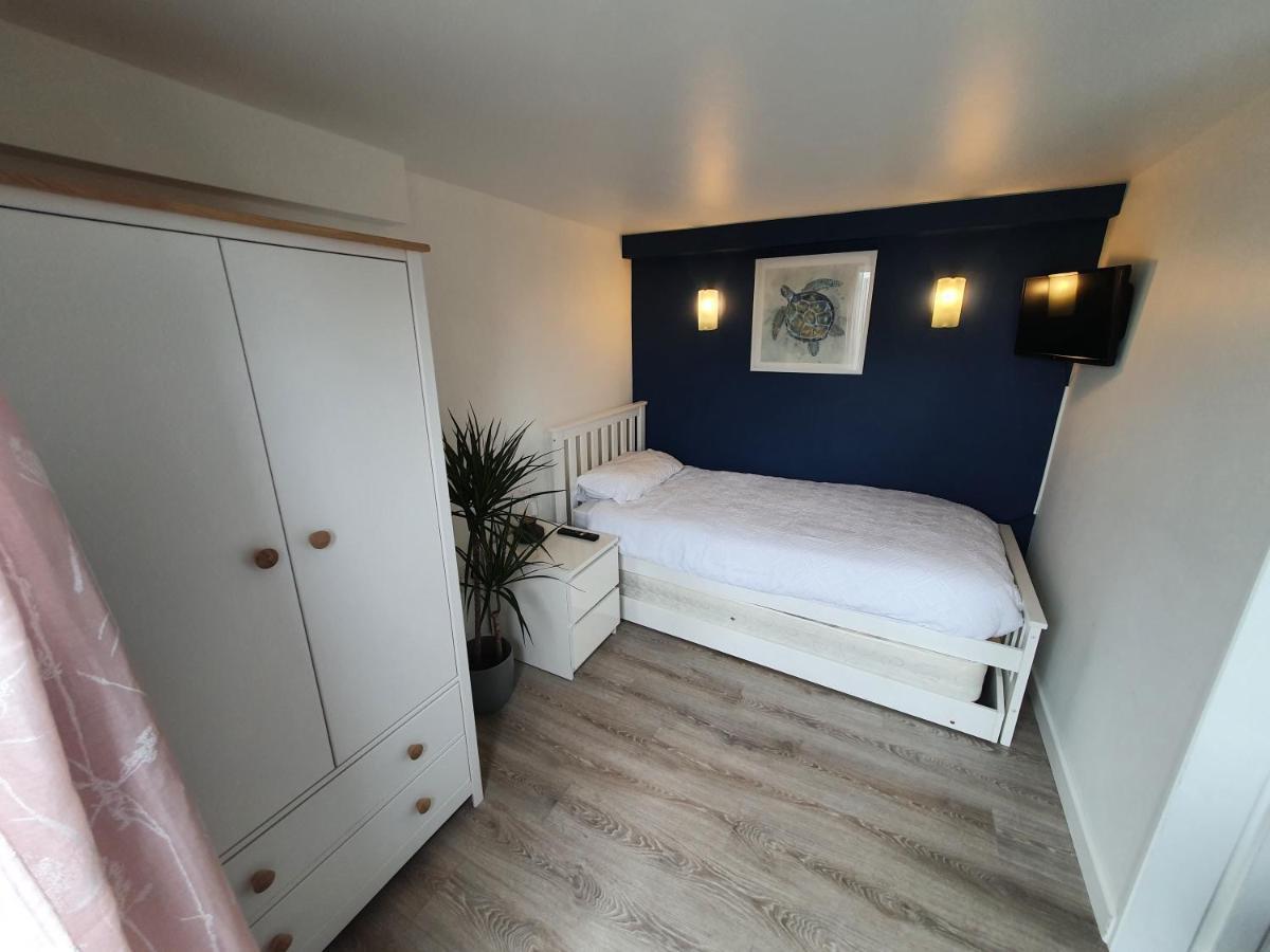 Lovely Private Studio Room With Own Kitchen And Bathroom. Set In The Popular Area Of Shiphay In Torquay And Only A Short Walk From Torbay Hospital Esterno foto