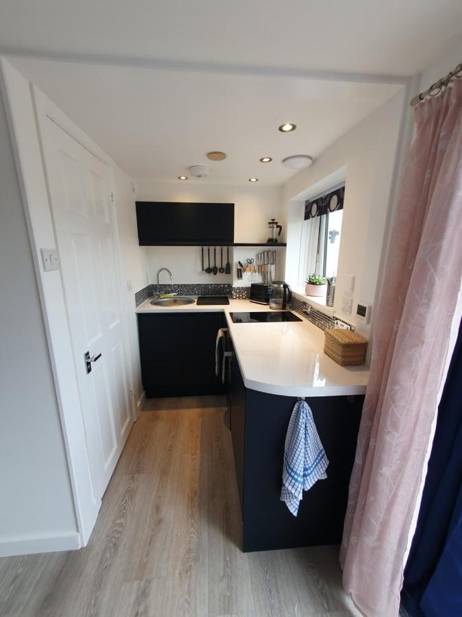 Lovely Private Studio Room With Own Kitchen And Bathroom. Set In The Popular Area Of Shiphay In Torquay And Only A Short Walk From Torbay Hospital Esterno foto