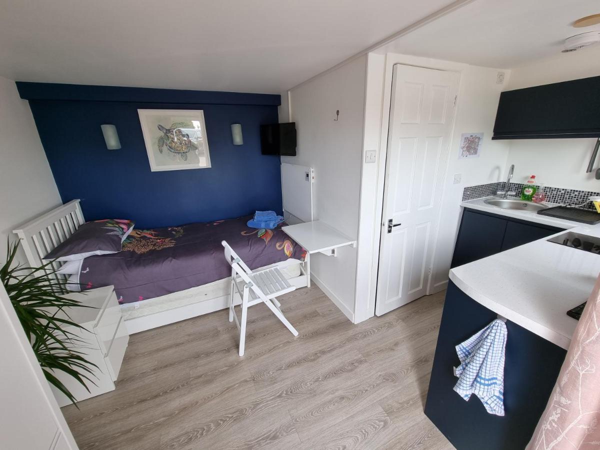 Lovely Private Studio Room With Own Kitchen And Bathroom. Set In The Popular Area Of Shiphay In Torquay And Only A Short Walk From Torbay Hospital Esterno foto