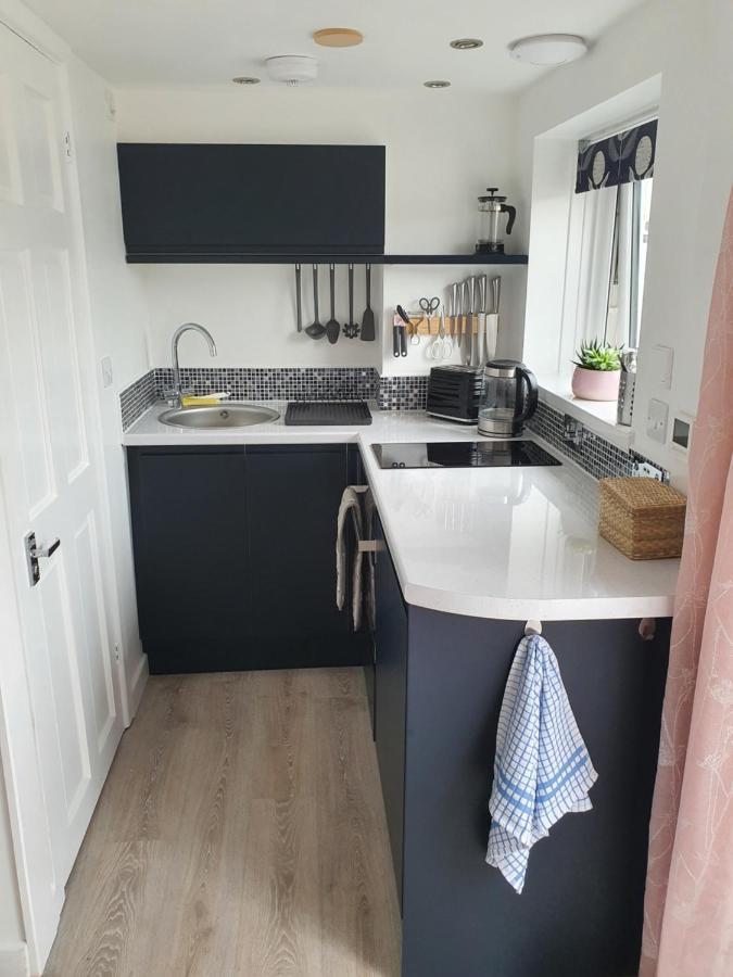 Lovely Private Studio Room With Own Kitchen And Bathroom. Set In The Popular Area Of Shiphay In Torquay And Only A Short Walk From Torbay Hospital Esterno foto